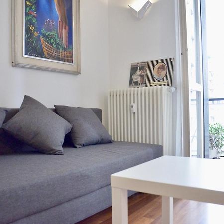 New Renovated Apartment With Balcony Porta Romana Milan Bagian luar foto