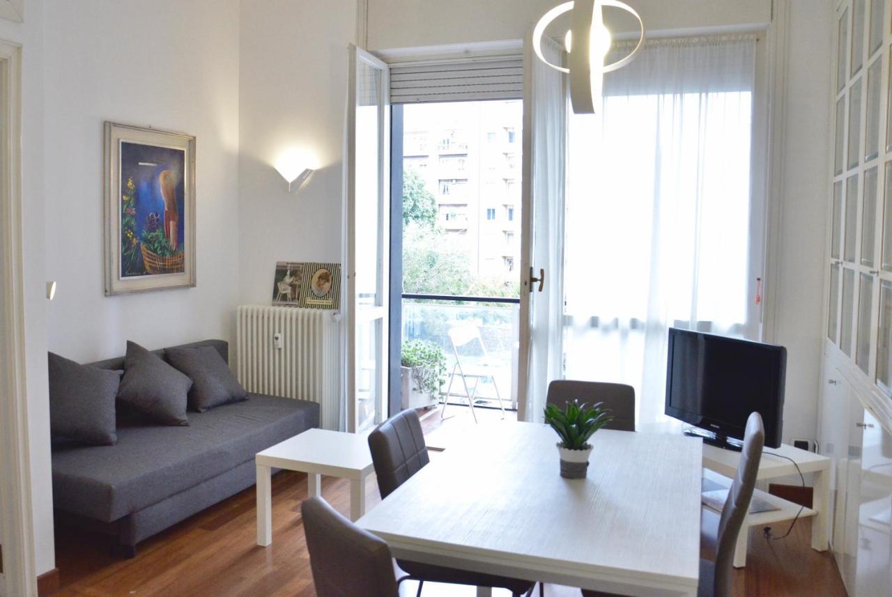 New Renovated Apartment With Balcony Porta Romana Milan Bagian luar foto
