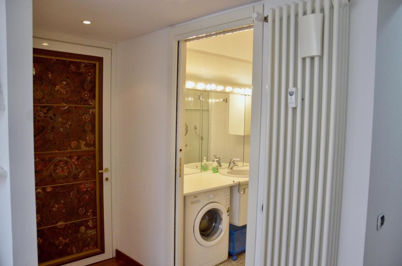 New Renovated Apartment With Balcony Porta Romana Milan Bagian luar foto