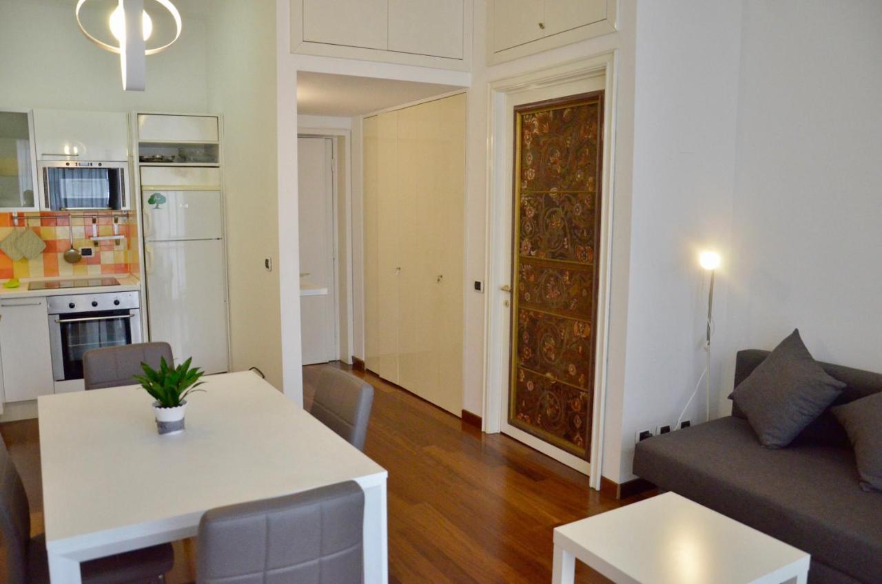 New Renovated Apartment With Balcony Porta Romana Milan Bagian luar foto