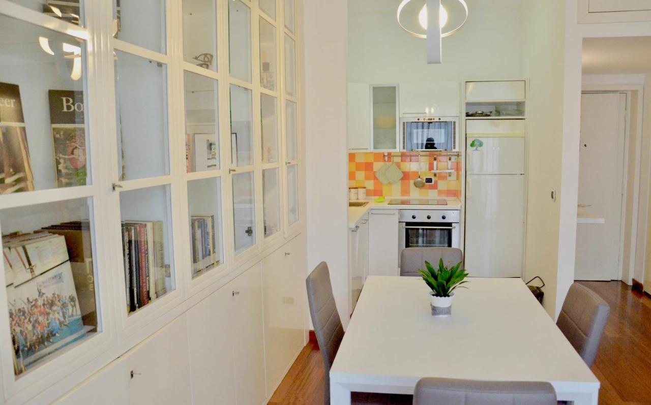 New Renovated Apartment With Balcony Porta Romana Milan Bagian luar foto