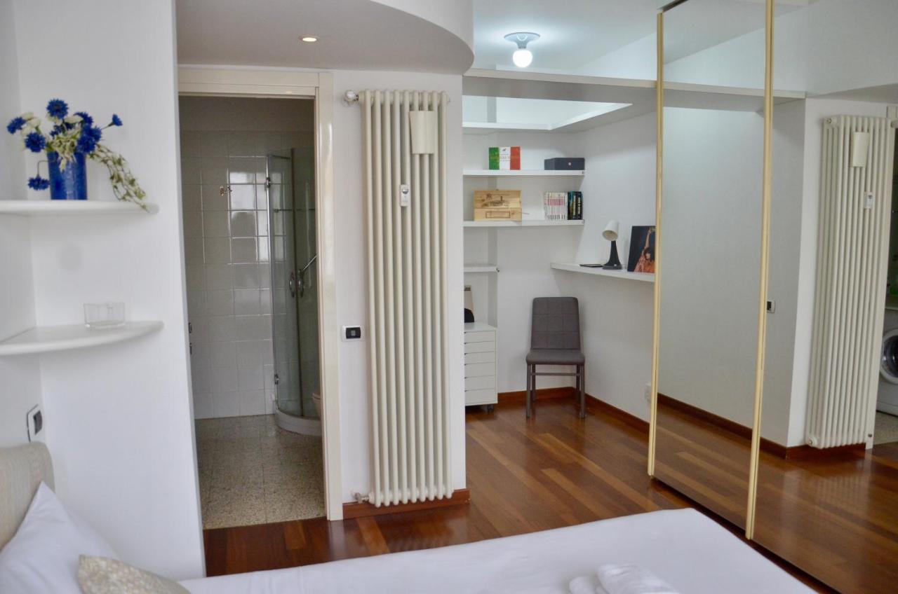 New Renovated Apartment With Balcony Porta Romana Milan Bagian luar foto