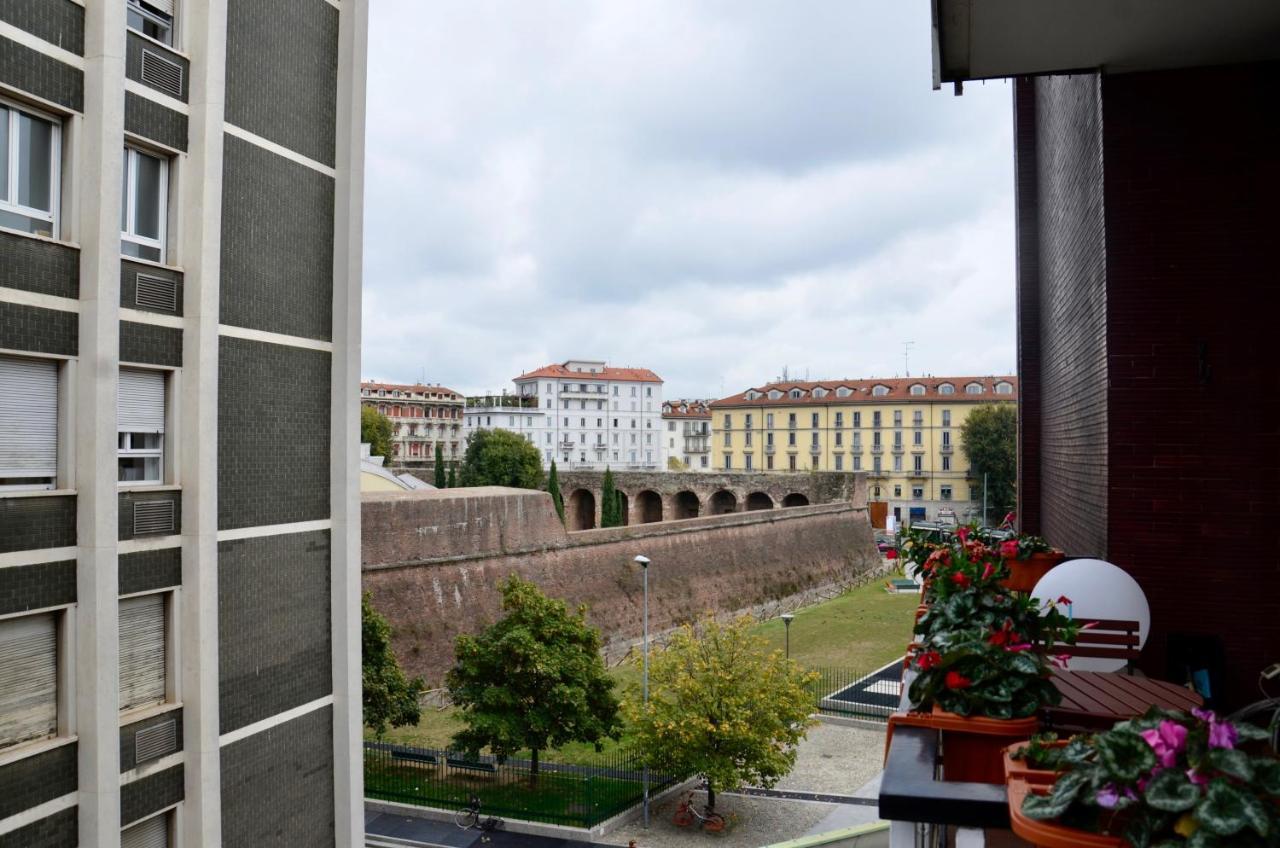 New Renovated Apartment With Balcony Porta Romana Milan Bagian luar foto