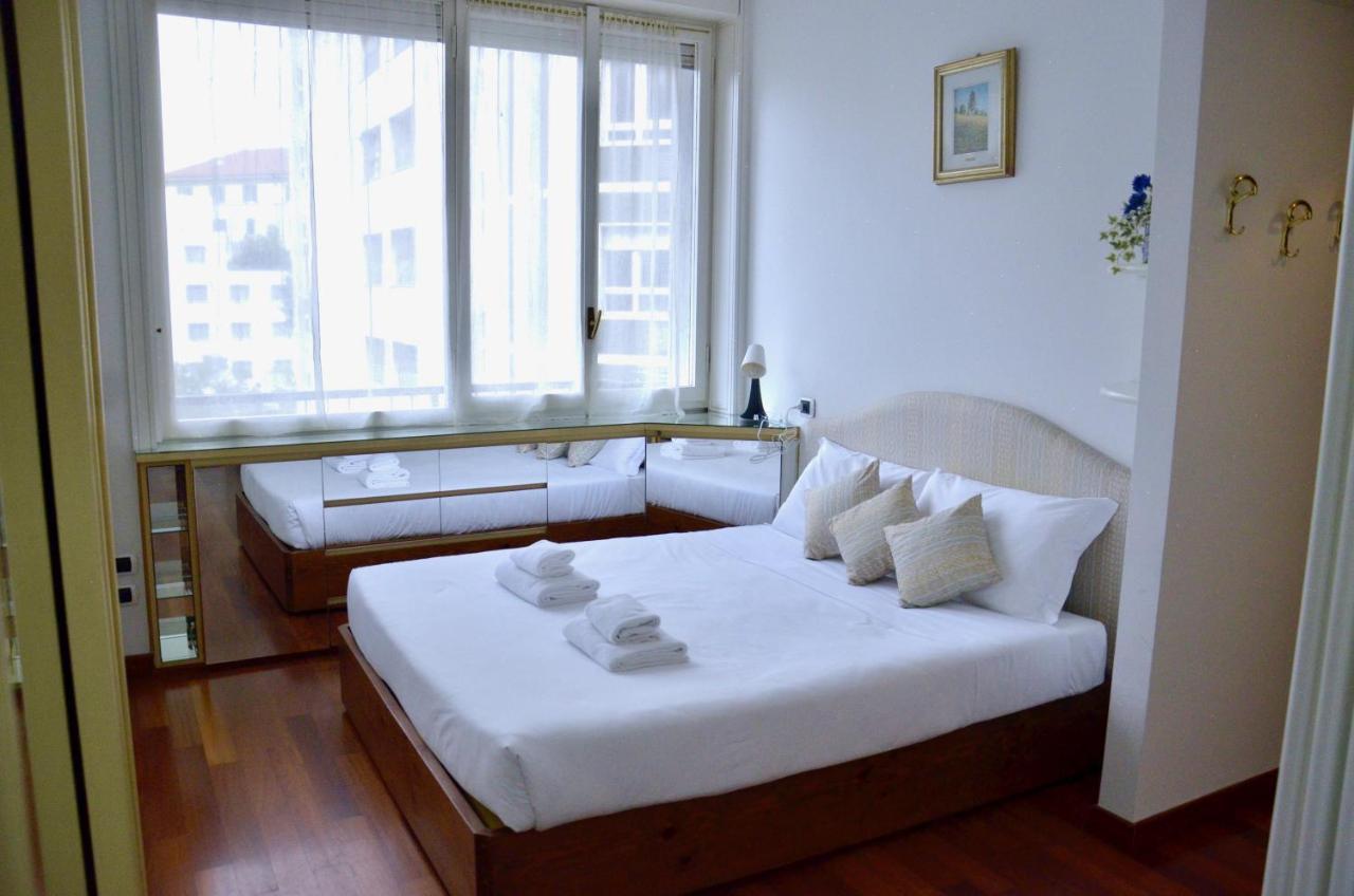 New Renovated Apartment With Balcony Porta Romana Milan Bagian luar foto