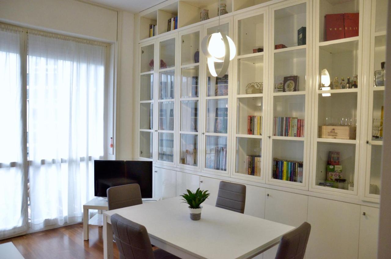 New Renovated Apartment With Balcony Porta Romana Milan Bagian luar foto