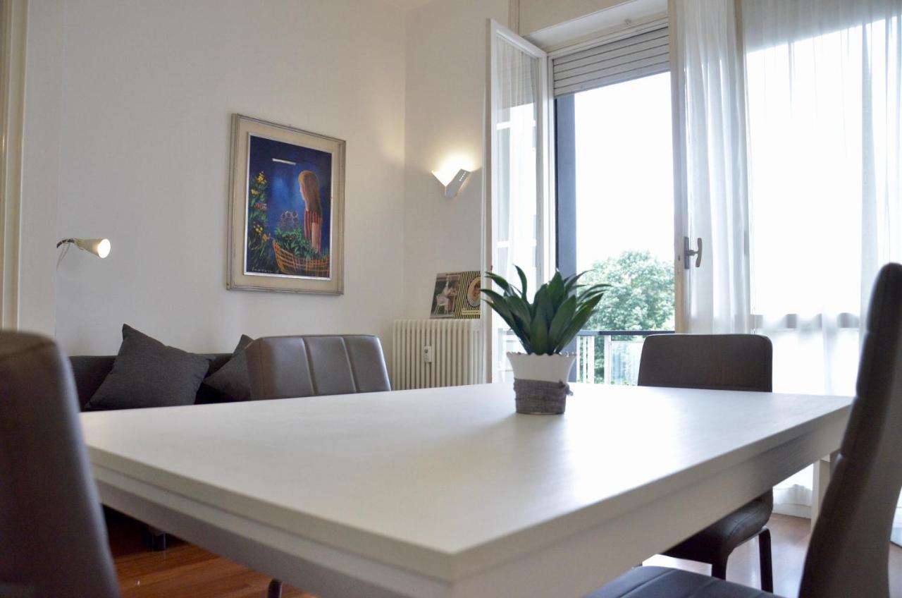 New Renovated Apartment With Balcony Porta Romana Milan Bagian luar foto